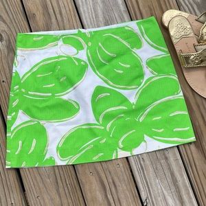 Lilly Pulitzer sz 4 skirt, worn once for senior picture! New condition!